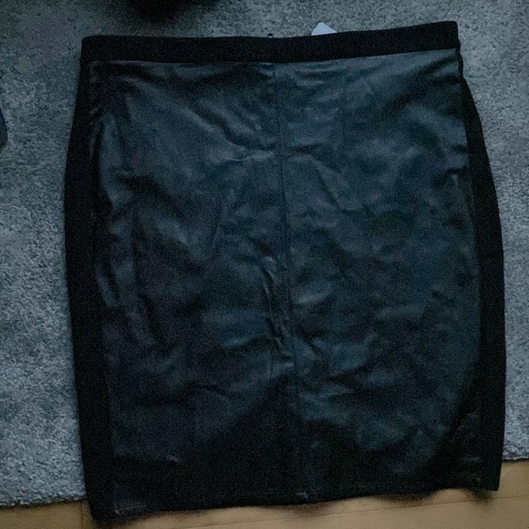 Le Château pleather Pencil skirt - Picture 1 of 3